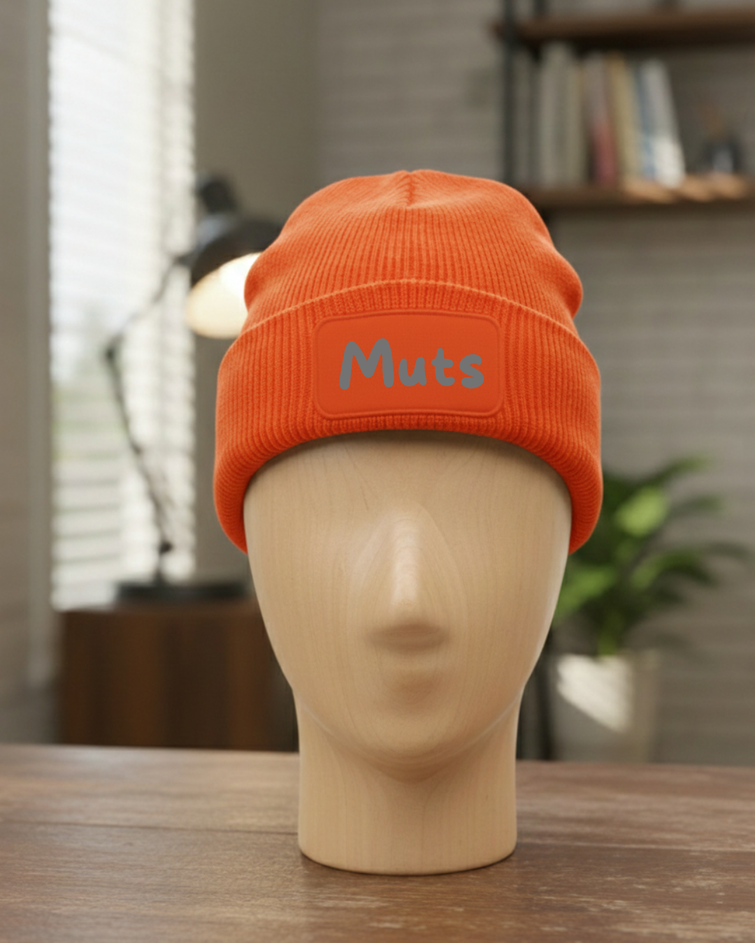 Muts met donkere print - Muts