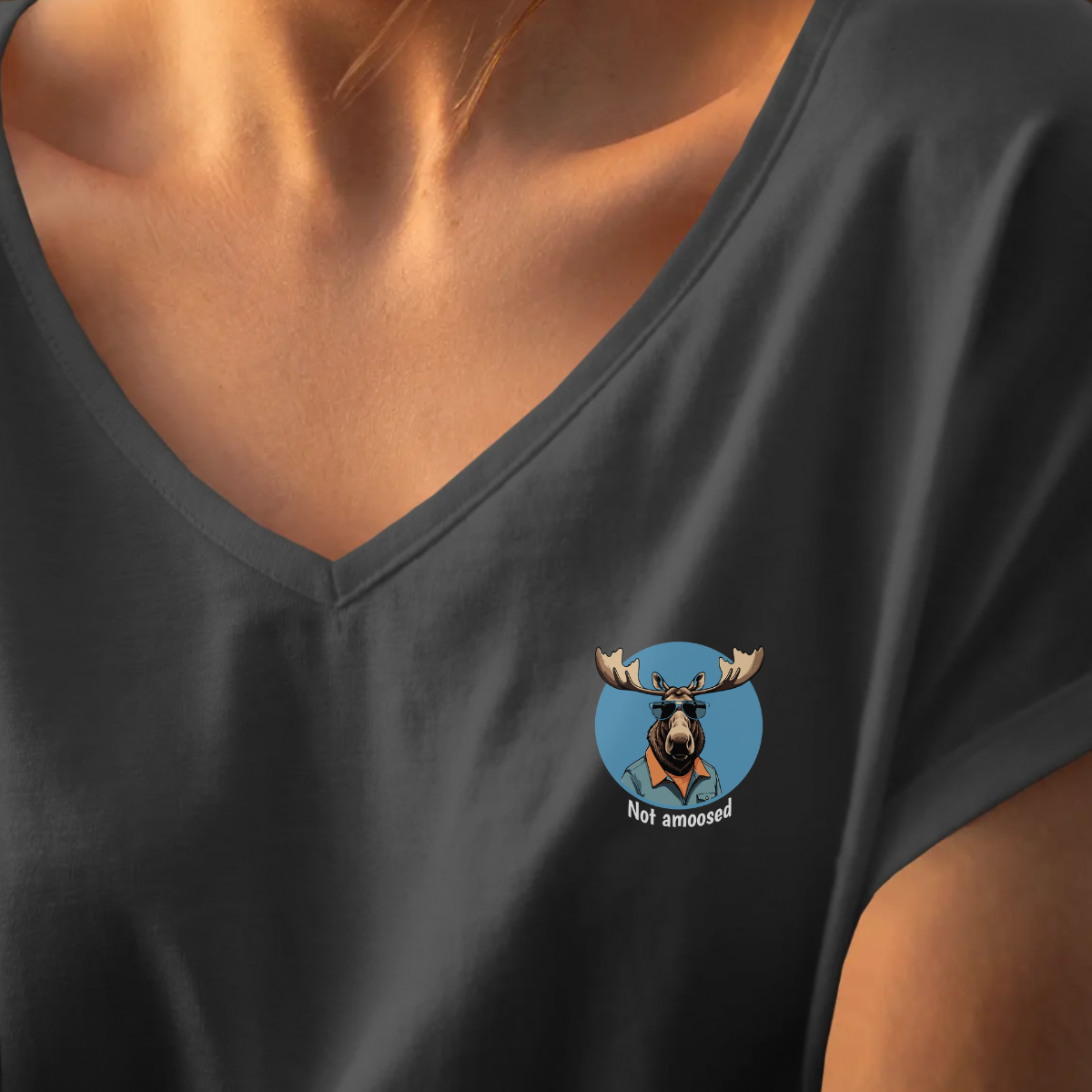T-shirt dames V-hals - Not amoosed
