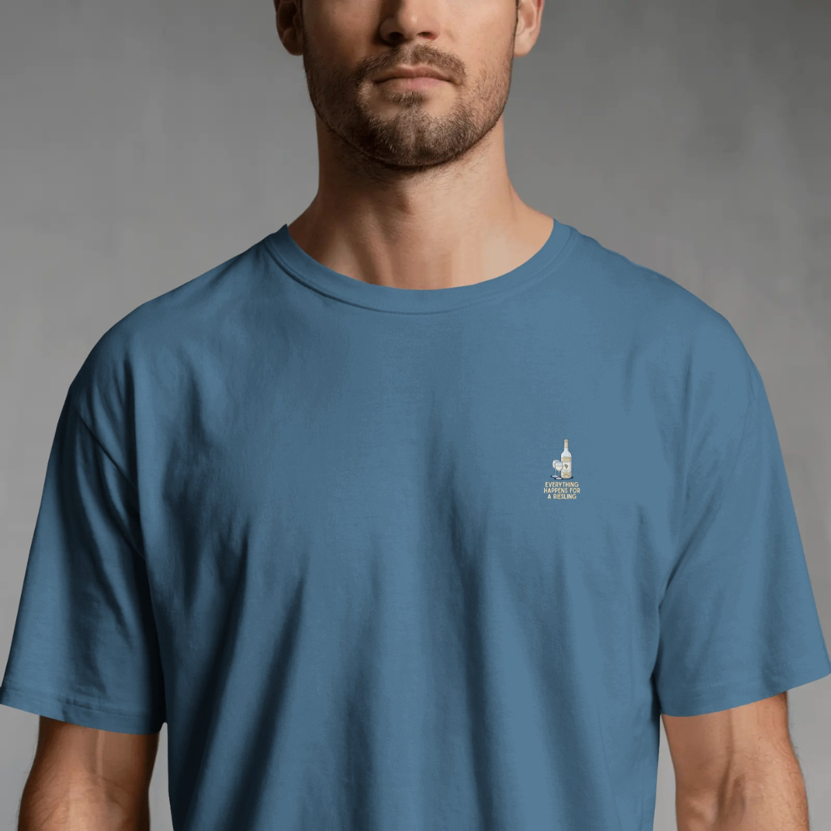 T-shirt heren - Everything happens for a Riesling