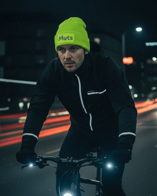 Muts met donkere print / Muts