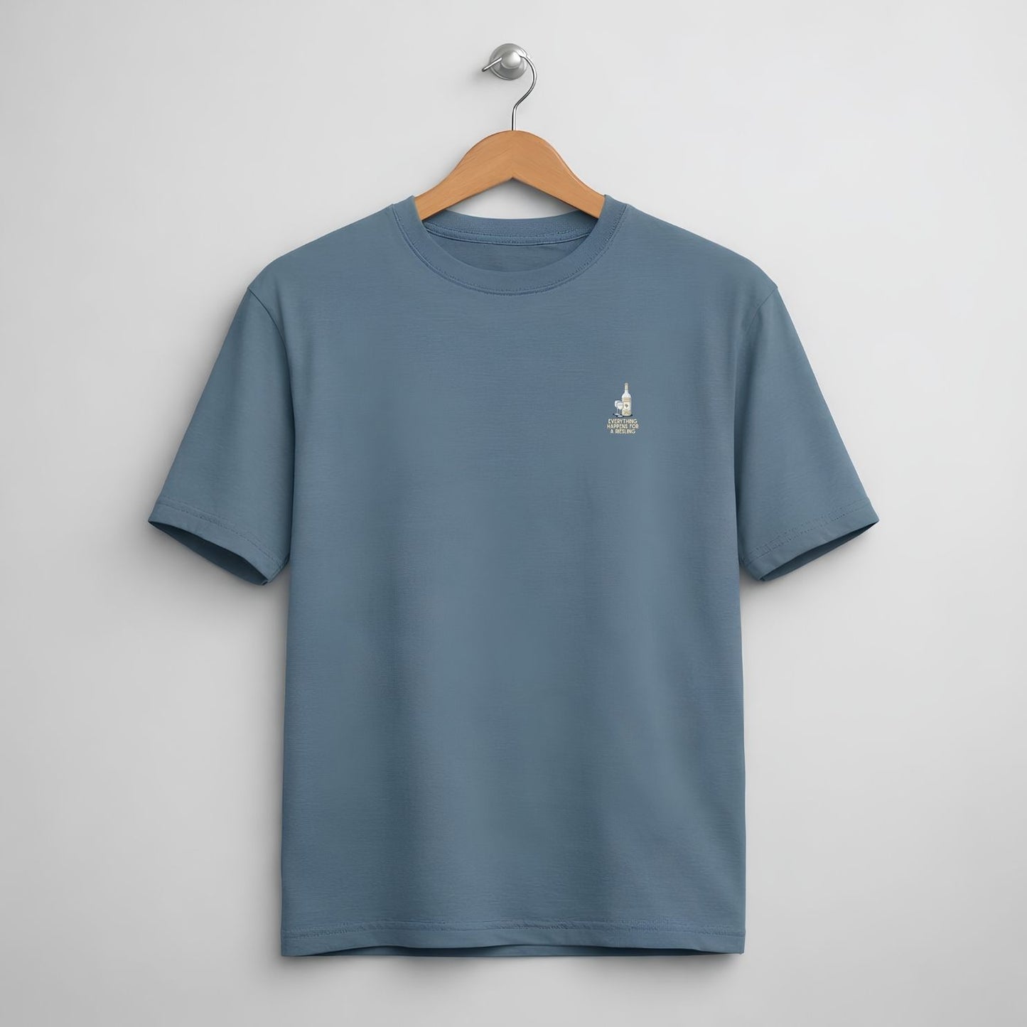 T-shirt heren - Everything happens for a Riesling